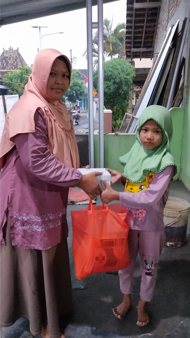 PANTI BIMa BERSAMA TIMES PEDULI SALURKAN SEMBAKO UNTUK WARGA TERDAMPAK COVID 19